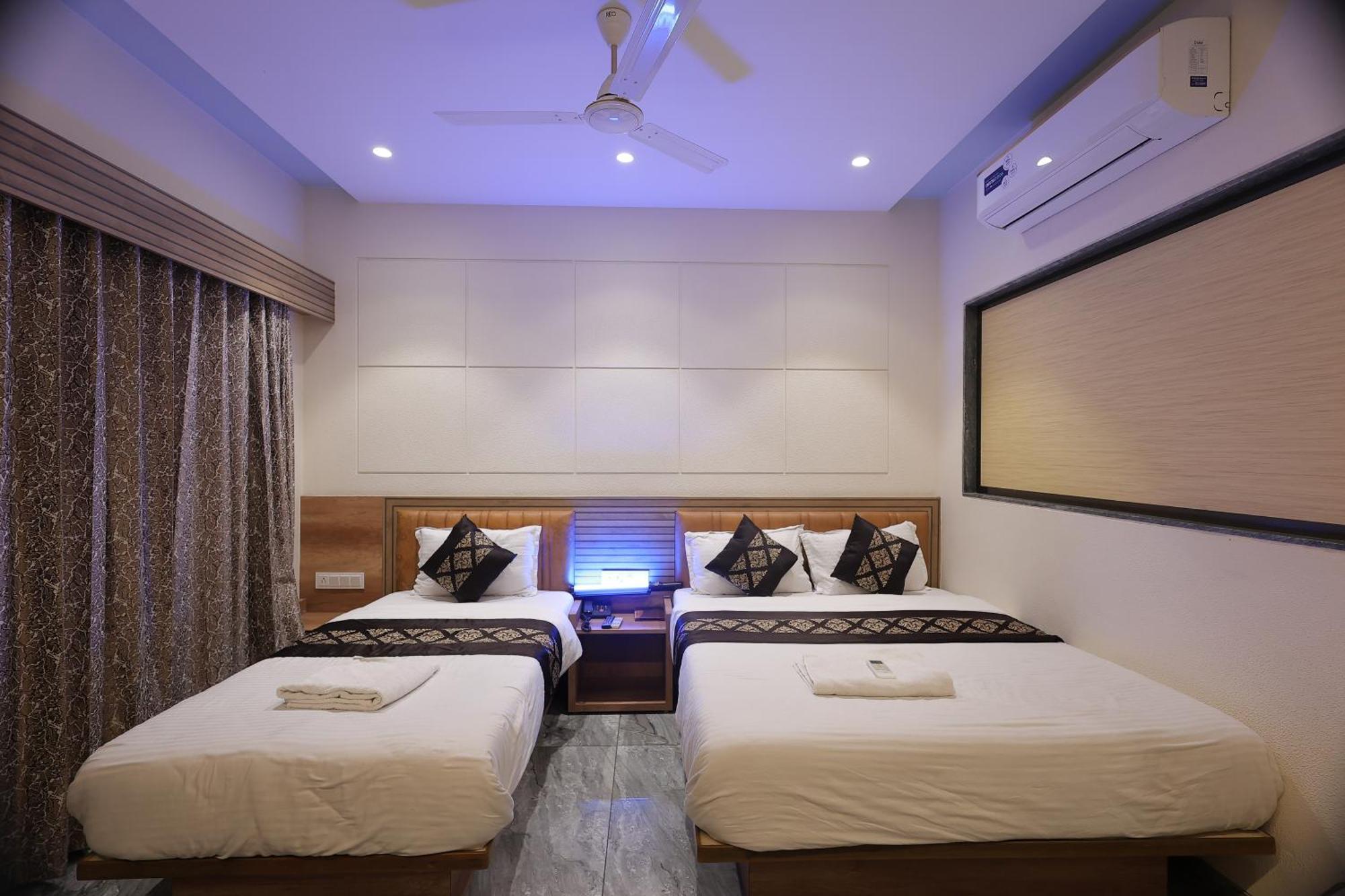 Hotel Horizon & Restaurant Surat Buitenkant foto