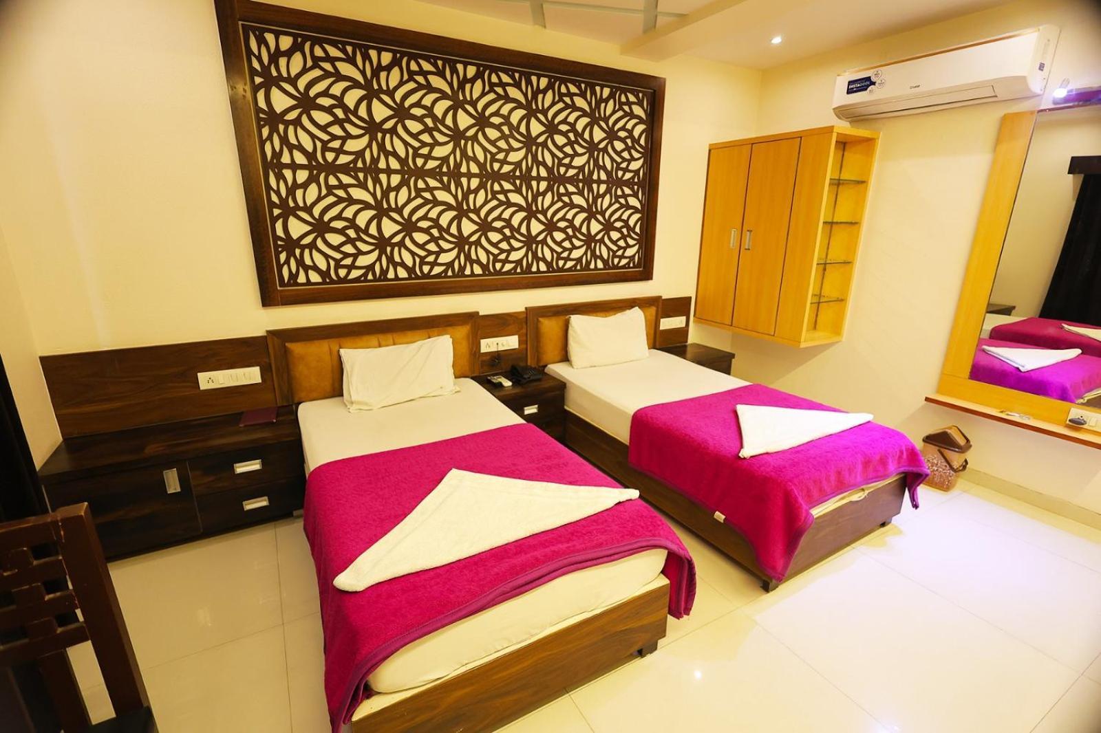 Hotel Horizon & Restaurant Surat Buitenkant foto