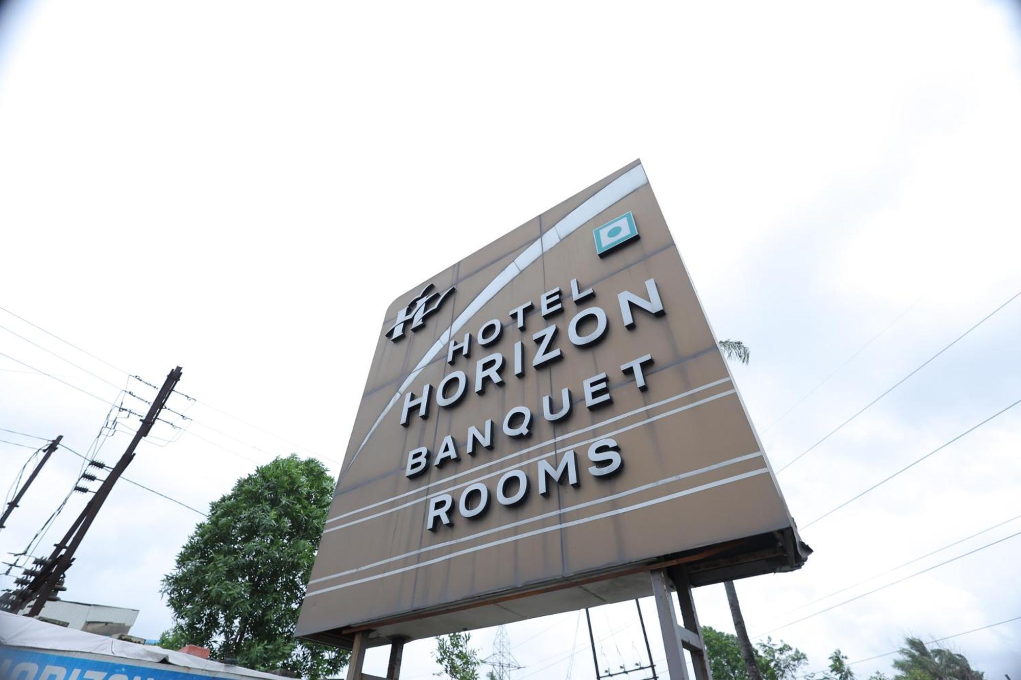 Hotel Horizon & Restaurant Surat Buitenkant foto