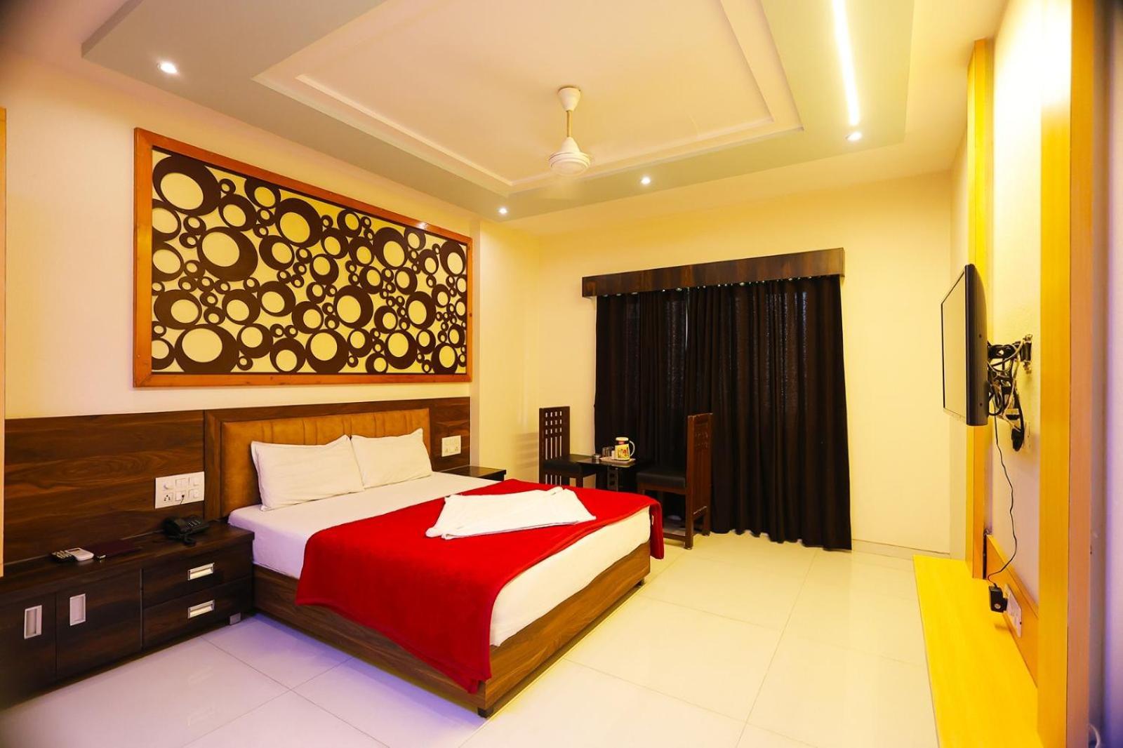 Hotel Horizon & Restaurant Surat Buitenkant foto